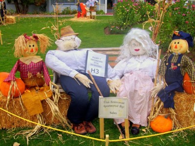 Homestead-scarecrow-3-400x300